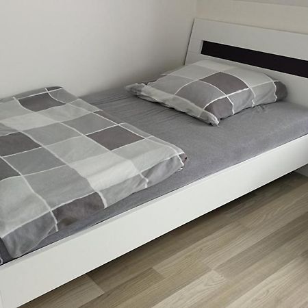 Muenchen Waldperlach Ruhig Und Sehr Schoene Wohnung מראה חיצוני תמונה